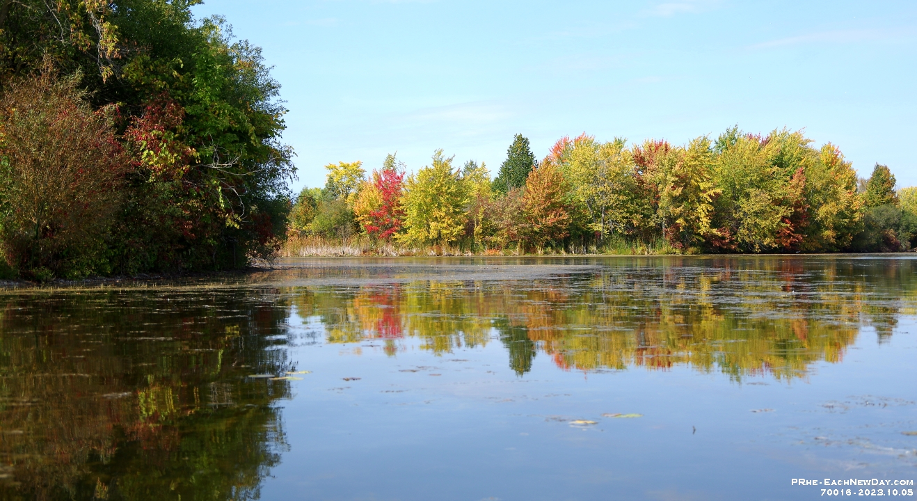 70016CrReLeUsm - A lovely Sunday afternoon with Beth kayaking Lake Scugog from Port Perry